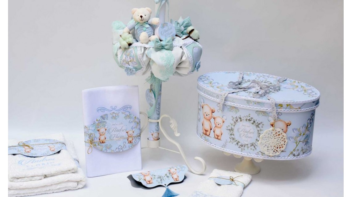 Trusou de botez cu eucalipt si ursuleti pe fundal bleu mint Little Blue Bear 11